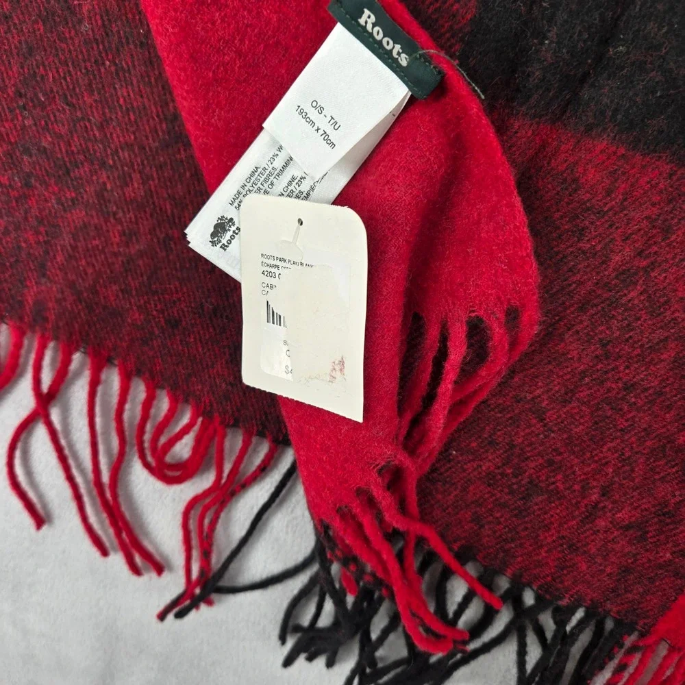 Roots New O/S Buffalo Plaid Blanket Scarf Unisex Red Black Cabin Core